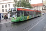 Kraków sporvognslinje 8 med lavgulvsledvogn 2022 ved Plac Wszystkich Świętych (2011)