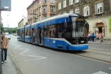 Kraków sporvognslinje 8 med lavgulvsledvogn 2028 på Plac Wolnica (2008)