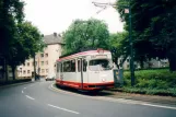 Krefeld sporvognslinje 044 med ledvogn 815 på Friedrichsplatz (2007)
