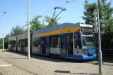 Leipzig sporvognslinje 12 med lavgulvsledvogn 1138 (Richard Wagner) ved Gohlis-Nord (2015)