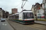 Lille sporvognslinje R med lavgulvsledvogn 21 ved Alfred Mongy (2008)