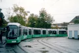 Linz sporvognslinje 2 med lavgulvsledvogn 003 ved JKU Universität (2004)