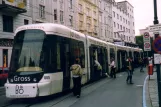 Linz sporvognslinje 2 med lavgulvsledvogn 005 ved Goethekreuzung (2004)