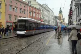 Linz sporvognslinje 2 med lavgulvsledvogn 074 ved Taubenmarkt (2012)