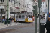 Lissabon sporvognslinje 12E med motorvogn 563 på Praça da Fiigueira (2013)