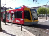 Lissabon sporvognslinje 15E med lavgulvsledvogn 506 på Praça da Figueira (2013)