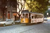Lissabon sporvognslinje 19 med motorvogn 324 på Rua Dona Estefânia (1985)