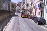 Lissabon sporvognslinje 28E med motorvogn 557 på Escolas Gerais (2003)