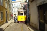 Lissabon sporvognslinje 28E med motorvogn 574 ved Calçade de São Vicente (2008)