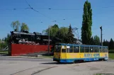 Lugánsk sporvognslinje 3 med motorvogn 151 ved Fabryka Lokomotyw set fra siden (2011)