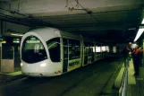 Lyon sporvognslinje T2 med lavgulvsledvogn 35 ved Perrache (2007)