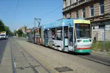 Magdeburg sporvognslinje 1 med lavgulvsledvogn 1319 ved Sudenburg (Kroatenweg) (2008)