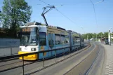 Mainz sporvognslinje 50 med lavgulvsledvogn 213 ved Zwerchallee/Phönix-Halle (2010)