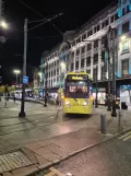 Manchester sporvognslinje Blå med ledvogn 3139 ved Market Street (2022)