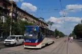 Mariupol sporvognslinje 10 med motorvogn 303 i krydset Prospekt Illicha/Liteina Street (2012)
