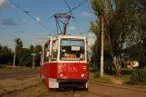 Mariupol sporvognslinje 11 med motorvogn 975 i krydset Huhelya Street/Nabarezhna Street (2012)