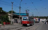 Mariupol sporvognslinje 5 med motorvogn 956 ved Tsentralnyi Rynok (Cenntralnija Rinok) (2012)