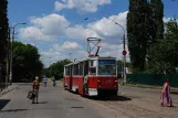 Mariupol sporvognslinje 5 med motorvogn 956 ved Yednosti Avenue (2012)