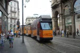 Milano sporvognslinje 12 med ledvogn 4990 på Via Giuseppe Mazzini (2016)