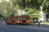 Milano sporvognslinje 2 med motorvogn 1982 ved Piazza Castelli (2009)