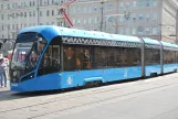 Moskva sporvognslinje 7 med lavgulvsledvogn 31008 på Kalanchevskaya Ulitsa (2018)