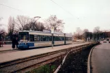München sporvognslinje 27 med lavgulvsledvogn 2127 ved Petuelring (1998)