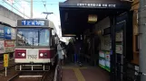 Nagasaki sporvognslinje 1 med motorvogn 1702 ved Matsuyama Machi (2017)