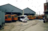 Napoli motorvogn 1013 foran remisen San Giovanni a Teduccio (2005)