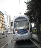 Napoli sporvognslinje 1 med lavgulvsledvogn 1103 i krydset Via Amerigo Vecpucci/Corso Giuseppe Garibaldi (2014)