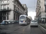 Napoli sporvognslinje 1 med lavgulvsledvogn 1106 på Corso Giuseppe Garibaldi (2014)