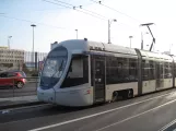 Napoli sporvognslinje 1 med lavgulvsledvogn 1115 på Via Amerigo Vecpucci, set forfra (2014)