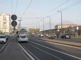 Napoli sporvognslinje 4 med lavgulvsledvogn 1116 på Via Amerigo Vecpucci (2014)