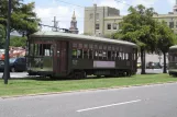 New Orleans linje 12 St. Charles Streetcar med motorvogn 903 nær Howard / Carondelet (2010)