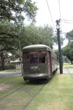 New Orleans linje 12 St. Charles Streetcar med motorvogn 906 på S. Carrollton Avenue (2010)