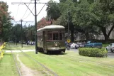 New Orleans linje 12 St. Charles Streetcar med motorvogn 910 på S. Carrollton Avenue (2010)