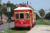 New Orleans linje 47 Canal Streetcar med motorvogn 2002 nær N Carrollton / Dumaine (2010)