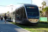 Nice sporvognslinje 1 med lavgulvsledvogn 028 på Boulevard Jean Jaurès (2013)