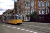 Nordhausen sporvognslinje 1 med ledvogn 63 på Brücke des Friedens, Karl Marx Straße (Bahnhofstraße) (1990)