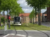 Odense Letbane med lavgulvsledvogn 02 "Kompasset" på Benediktsgade (2022)