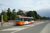 Olomouc sporvognslinje 2 med motorvogn 232 ved Neředín, krematorium (2011)