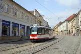 Olomouc sporvognslinje 2 med motorvogn 234 på 1. máje (2011)