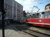 Omsk sporvognslinje 2 med motorvogn 58 på ulitsa Marchenko (2009)
