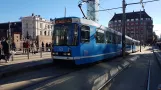 Oslo sporvognslinje 12 med ledvogn 122 ved Jernbanetorget (2019)