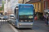 Oslo sporvognslinje 17 med lavgulvsledvogn 168 på Storgata (2013)