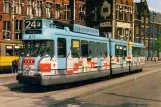 Postkort: Amsterdam sporvognslinje 24 med ledvogn 671 ved Centraal Station (1985)