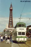 Postkort: Blackpool sporvognslinje T1 med dobbeltdækker-motorvogn 717 tæt på North Pier (1974)