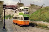 Postkort: Crich museumslinje med dobbeltdækker-motorvogn 1282 nær Bowes-Lyon Bridge (1980)