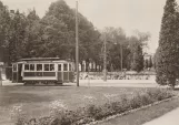 Postkort: Gävle sporvognslinje Rød med motorvogn 1 på Nygatan (1946-1948)