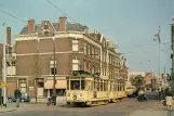Postkort: Haag ekstralinje 5 med motorvogn 824 på Weimarstraat (1963)