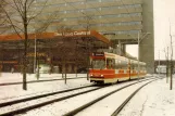 Postkort: Haag sporvognslinje 1 med ledvogn 3042 foran Den Haag Centraal (1988)
